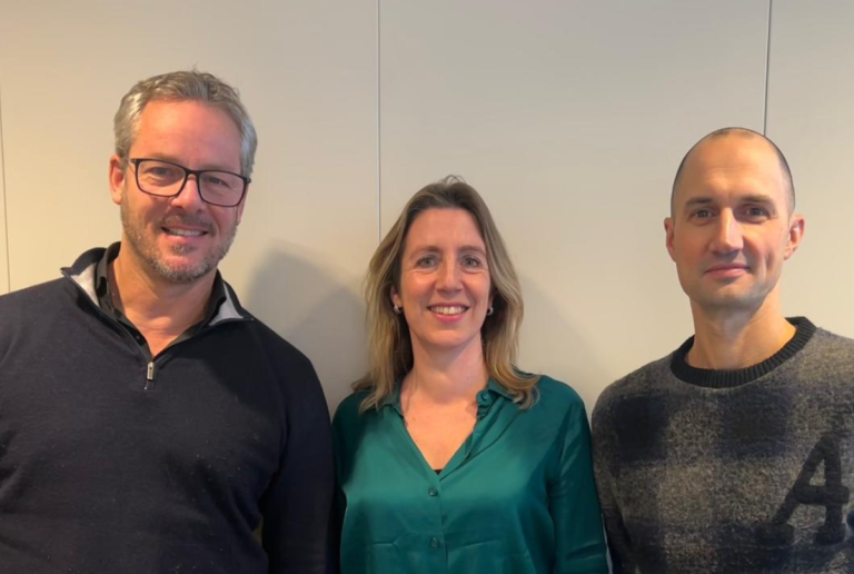 Teamforo Breaking Barriers three people