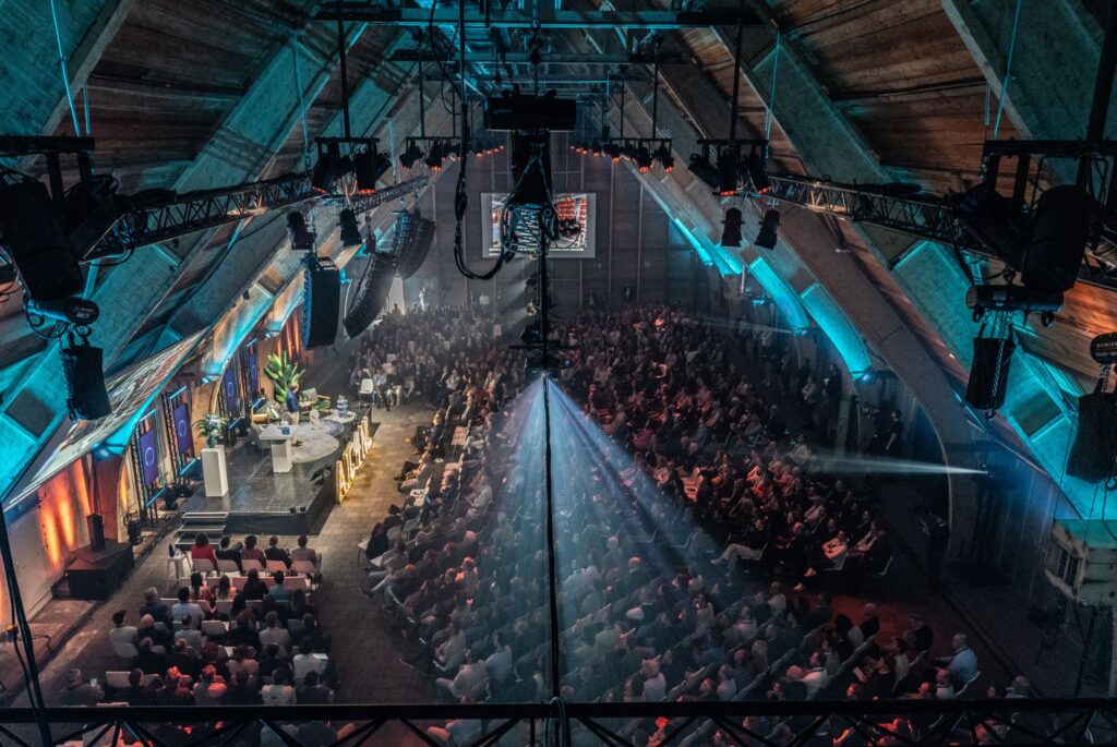 A full house, viewed from above, during the Dutch AI Congress.