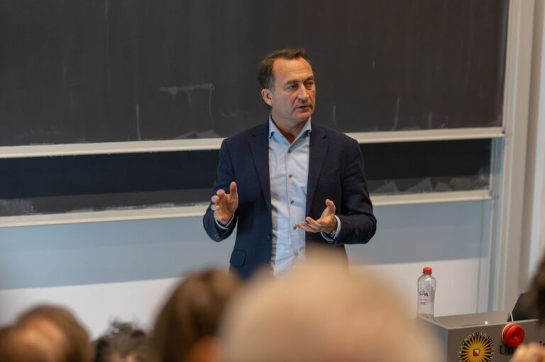 Pieter Jeekel, Health and Care Practice Area Leader, gives a presentation in the lecture hall
