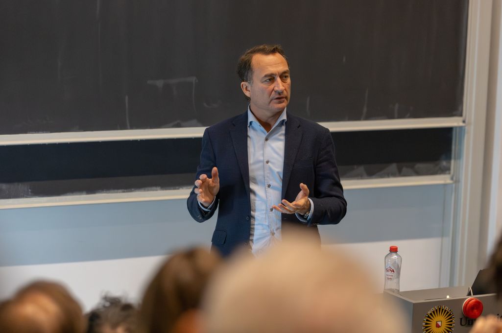 Pieter Jeekel, Health and Care Practice Area Leader, gives a presentation in the lecture hall
