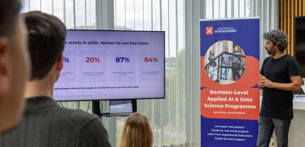 Amsterdam Data Academy wil met Breaking Barriers groeien. "Om te leren hoef je niet naar Amsterdam te komen."  AIC4NL | AI voor Nederland